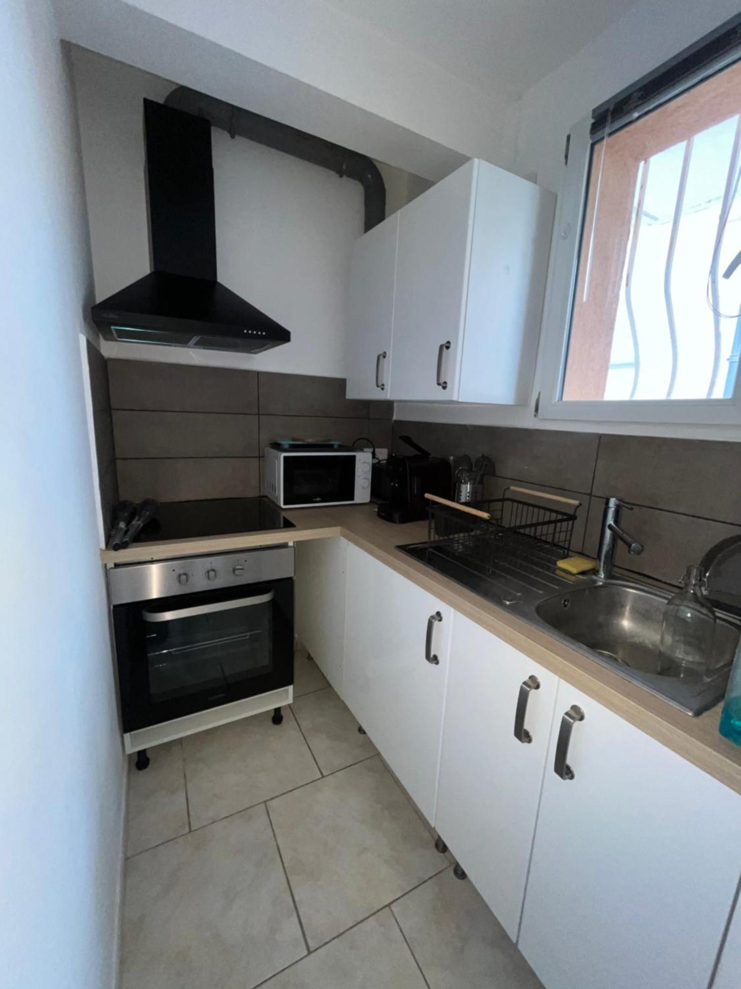 Charmant Bas De Villa Avec Terrasse A Proximite De La Plage Et Du Port 카르쿠에이란느 외부 사진